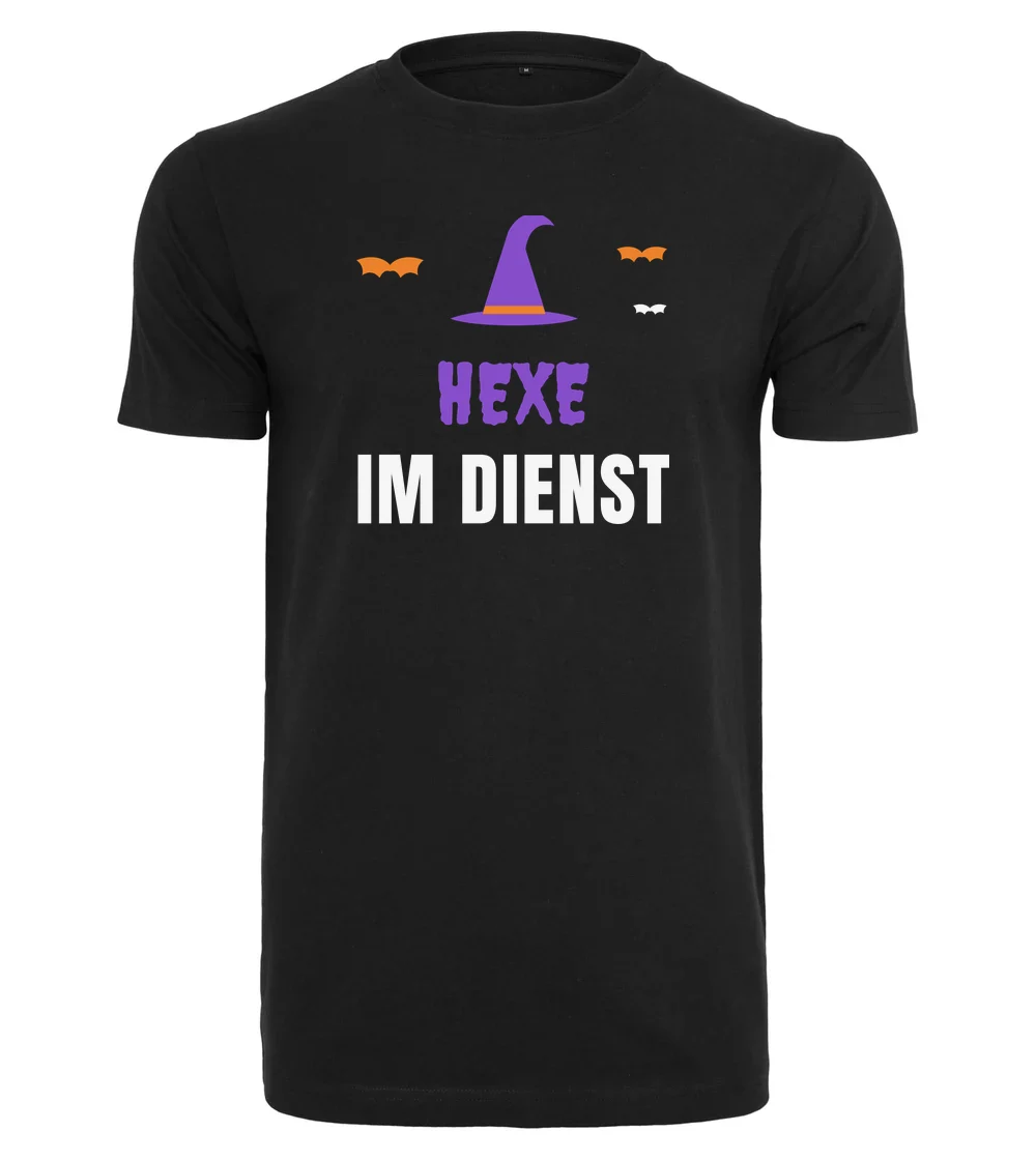 Halloween - Hexe im Dienst T-Shirt in Black